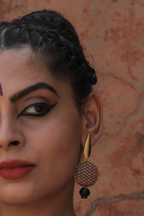 Kabbish'S Red Silk Weave Bharatnatyam Earrings, Black Pottery