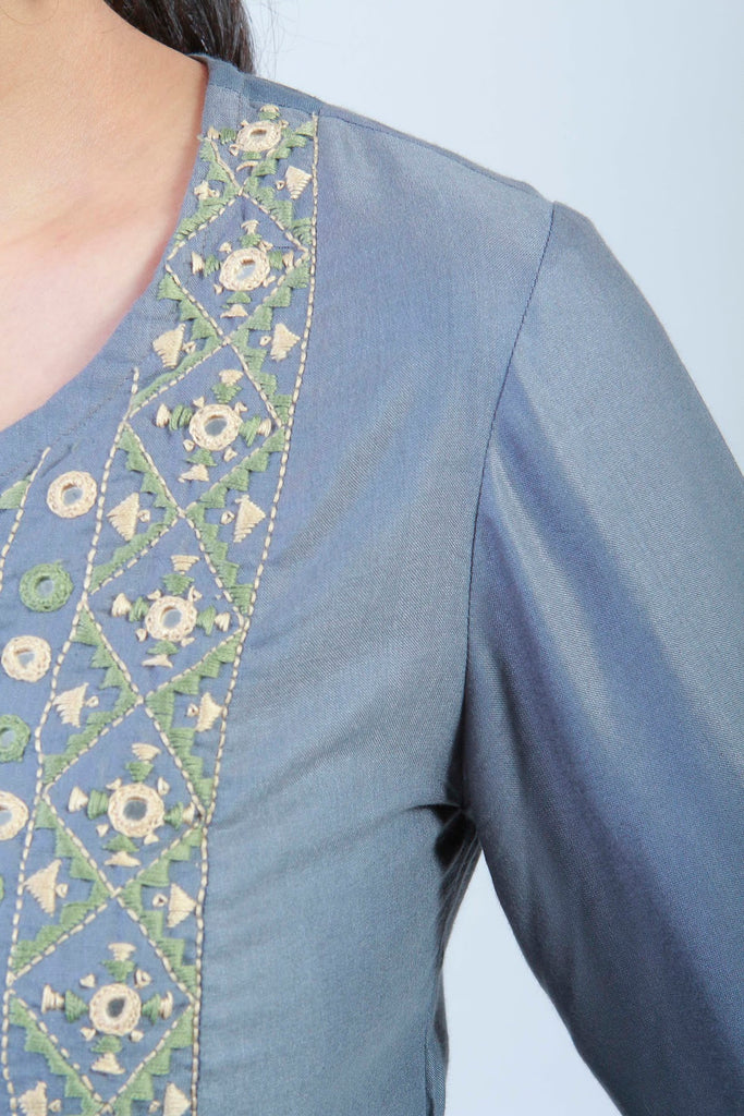 Urmul 'Jaalibari' Hand Embroidered Grey Cotton Silk Kurta