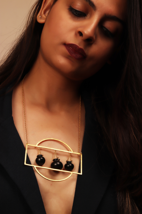 Kabbish'S Handi Chained Necklace, Black Pottery