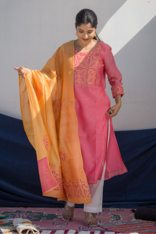 Urmul'Aakriti' Festive' Chanderi Kurti.(2Pc Kurta And Dupatta Set)