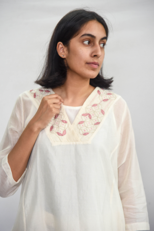 Sadhna Aachho White Chanderi Silk Kurta For Women Online