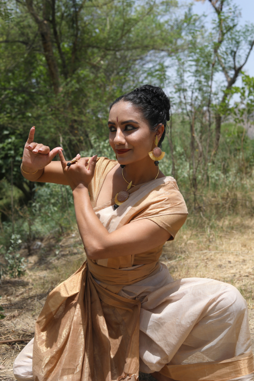 Kabbish'S Fan Drape And Tika Bharatnatyam Earrings,Black Pottery