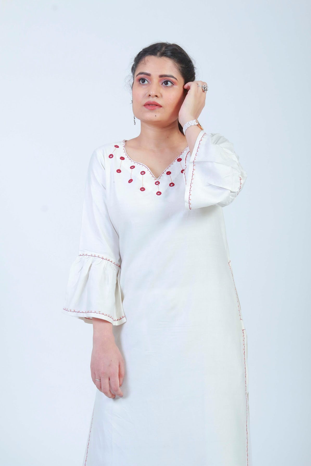 Urmul Bell Hand Embroidered White Cotton Silk Kurta Set Online