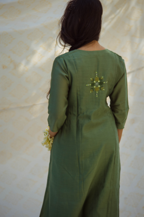 Urmul'Sathya' Sitara'  Kurti.(2Pc Kurta And Pant  )