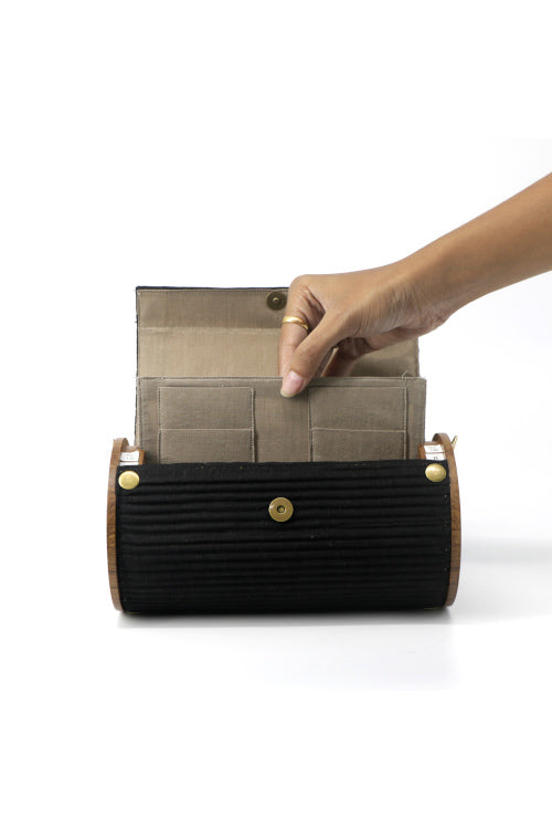 Lukka Chuppi Black Sea Round Clutch
