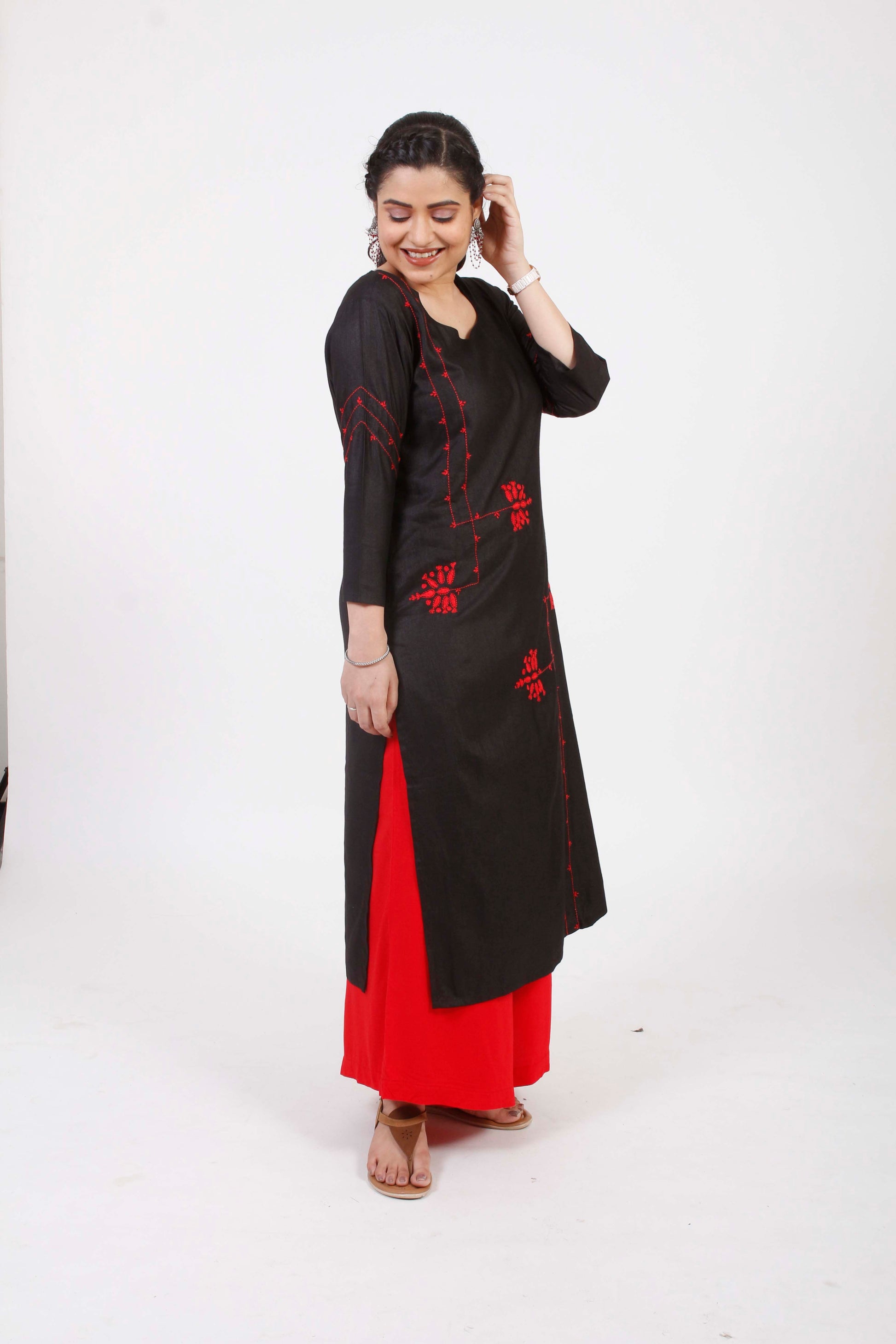 Urmul Fatima Hand Embroidered Black Cotton Silk Kurta Online