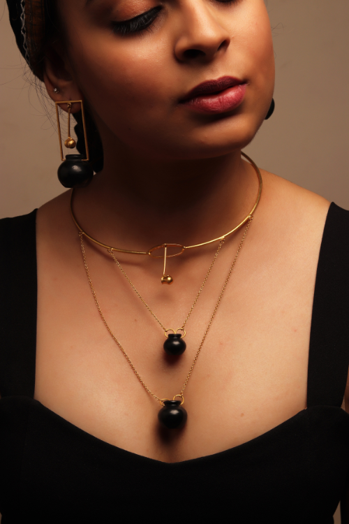 Kabbish'S Pyau Necklace Of Black Pottery