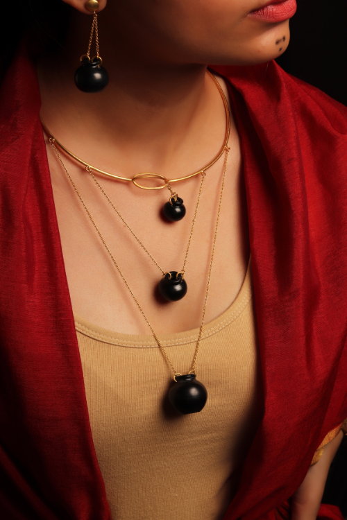 Kabbish'S Black Pottery Doghad Necklace