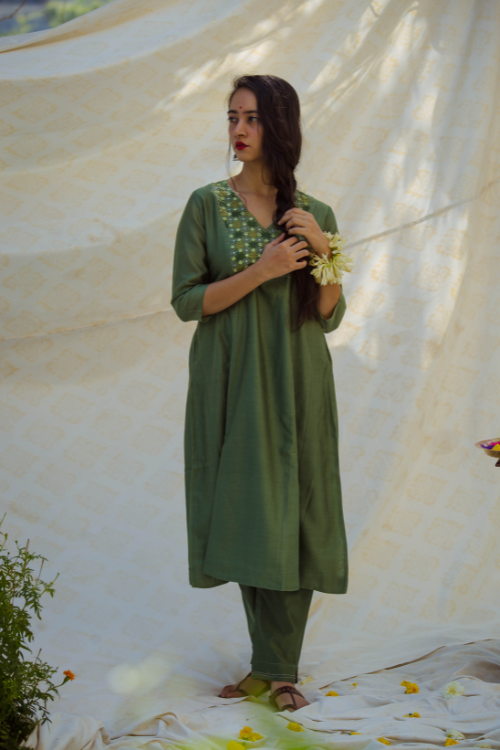 Urmul'Sathya' Sitara'  Kurti.(2Pc Kurta And Pant  )