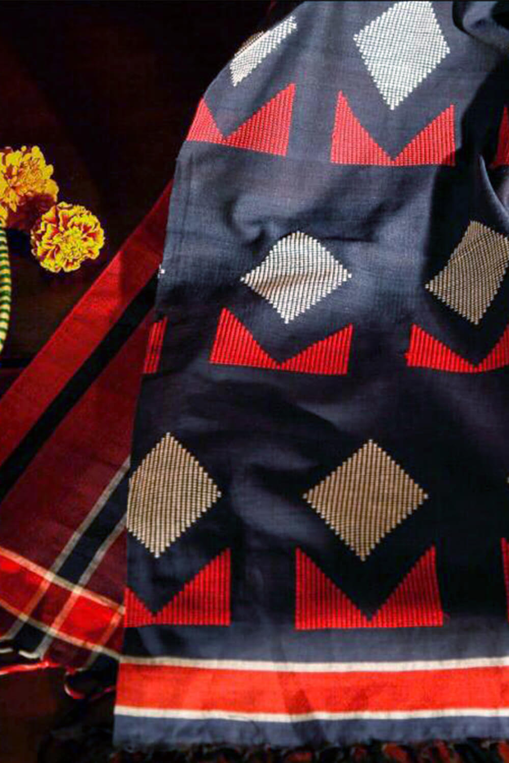 Bun.Kar Bihar 'Dakshita' Handwoven Extra Weft Cotton-Saree