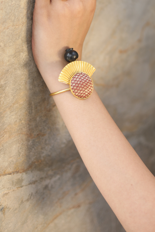 Kabbish'S Bharatnatyam Fan Drape Bracelet, Black Pottery