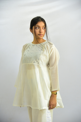Sadhna 'Dhavlo' White Applique And Tanka Work Short Chanderi Silk  Kurta