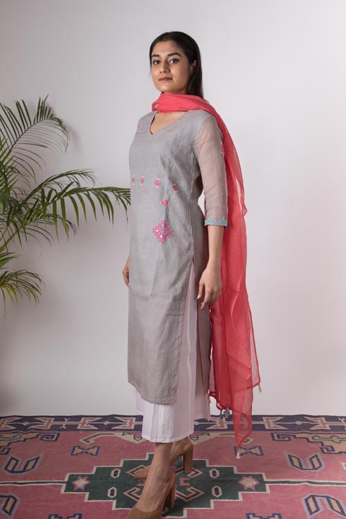 Urmul 'Adira' Hand Embroidered Grey kurta. 2pc set (kurta and dupatta)