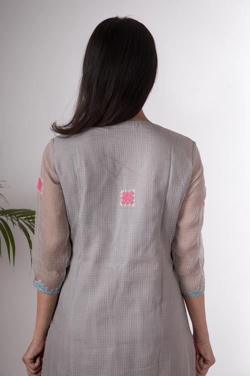 Urmul 'Adira' Hand Embroidered Grey kurta. 2pc set (kurta and dupatta)