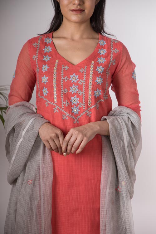 Urmul 'Charu' Hand Embroidered pink kotta doriya kurta . 2pc set (kurta and dupatta)