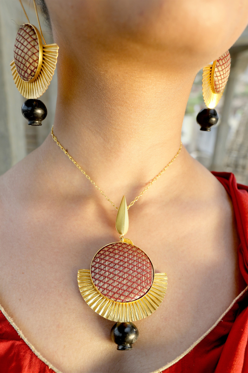Kabbish'S Fan Drape Bharatnatyam Necklace, Black Pottery