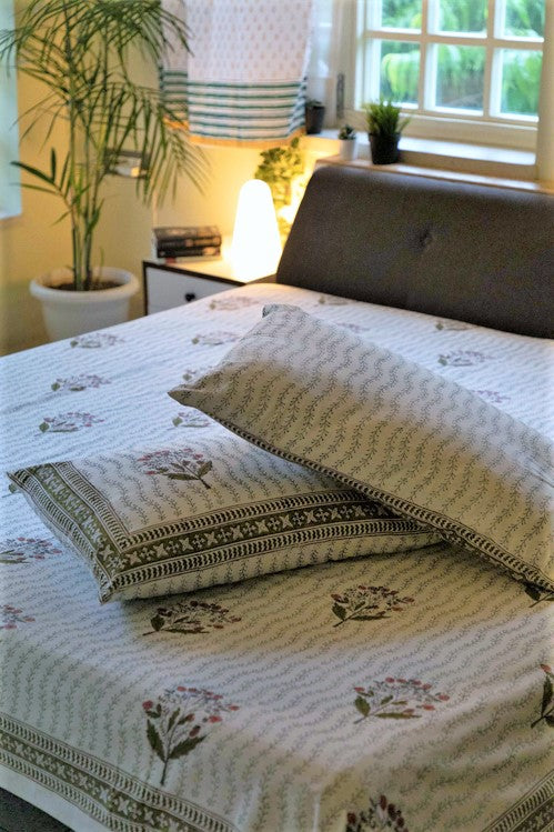 Sootisyahi 'Manmohak Lali' Handblock Printed Cotton Bedsheet