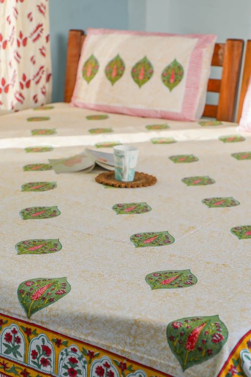Soootisyahi 'Essence Of Color' Handblock Printed Cotton Bedsheet