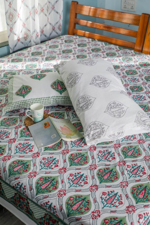 Sootisyahi 'Valley Of Flower' Handblock Printed Cotton Bedsheet