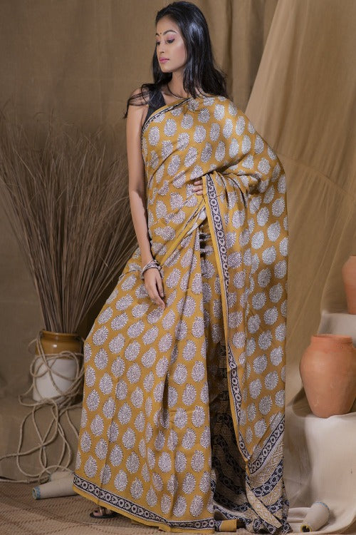 Buy Off White Cotton Printed Geometric Saree For Women by Silkwaves Online  at Aza Fashions.