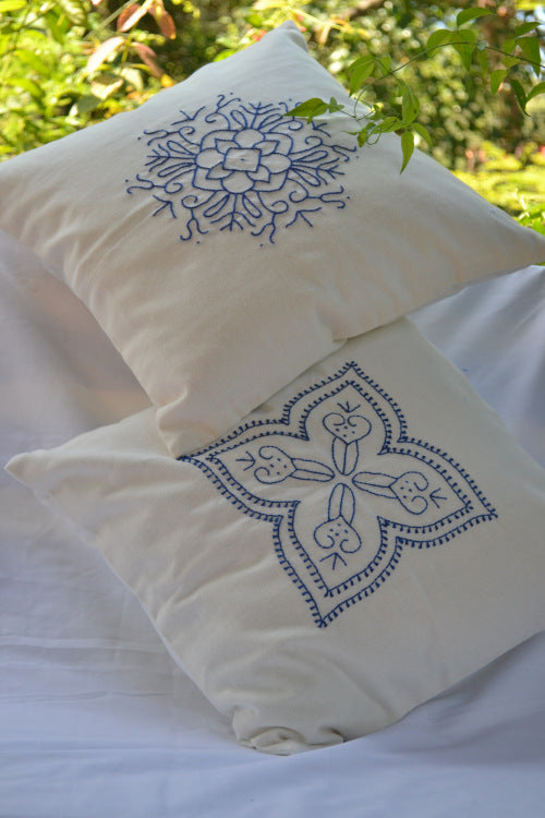 Porgai 'Kaleidoscope III' Hand Embriodered Cotton Cushion Covers Off-white (set of 2)