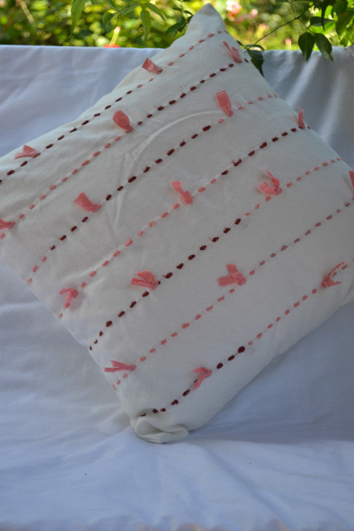 Porgai 'Living Coral A' Hand Embriodered Set of 4 Cotton Cushion Covers White (Set of 4)