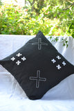 Porgai 'Night And Day' Hand Embriodered Cotton Cushion Covers Black (set of 2)