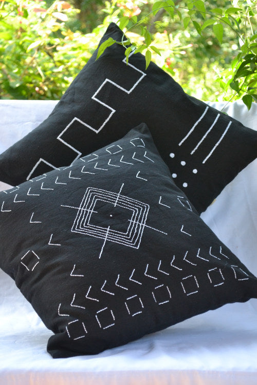 Porgai 'Night And Day' Hand Embriodered Cotton Cushion Covers Black (set of 2)