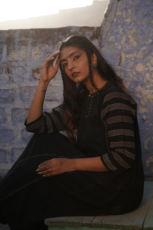 Urmul Fasana Embroidered Handloom Cotton Kurta Set Online