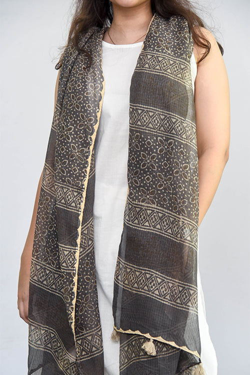 Sadhna 'Chokho'Grey Kotadoriya Applique Work Cotton Dupatta.