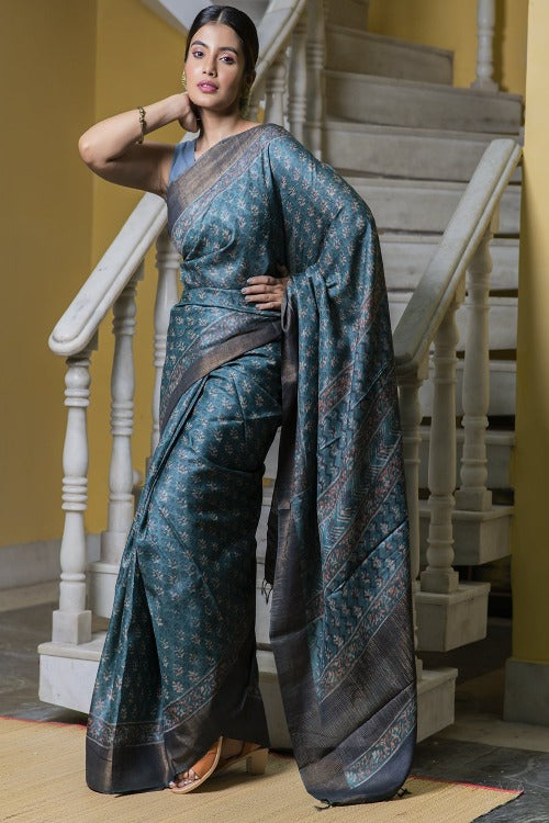Buy Pearl Ready Pleated Saree In Metallic Lycra With Organza Blouse  Featuring Bishop Sleeves Online - Kalki Fashion
