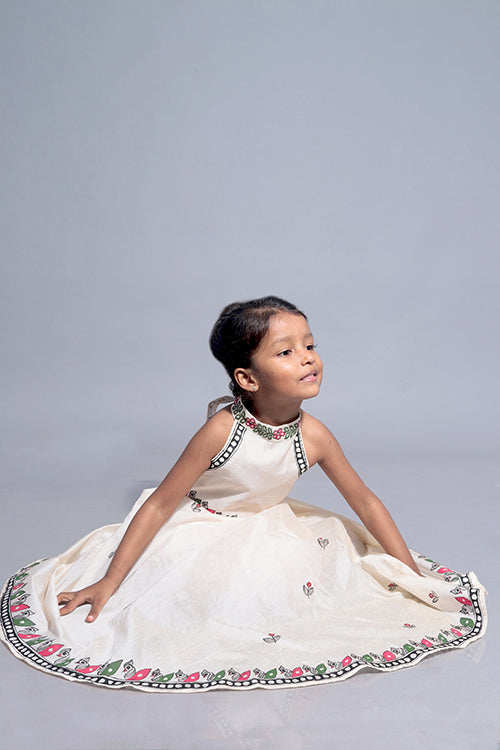 Details 129+ traditional gowns for kids best
