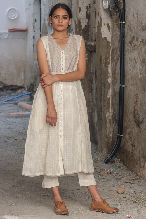 Sadhna 'Nirali' White V neck long cotton kurta