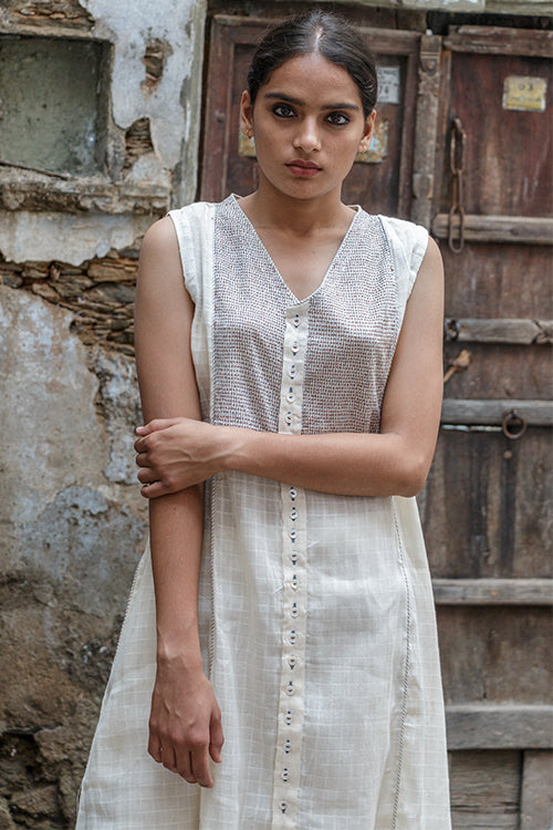 Sadhna 'Nirali' White V neck long cotton kurta