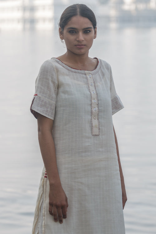 Sadhna 'Bindani' White Dabu Print Cotton Long Kurta