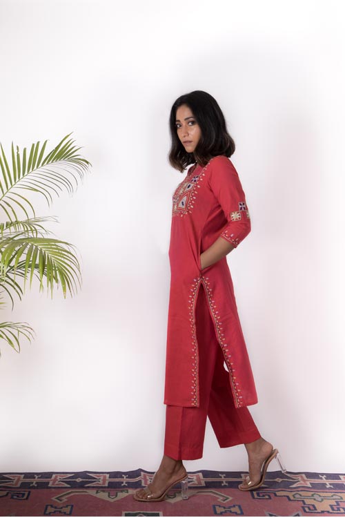 Urmul 'Kalbiliya' Hand Embroidered Cotton Kurta Pant Set (2Piece Set) kurta and pant