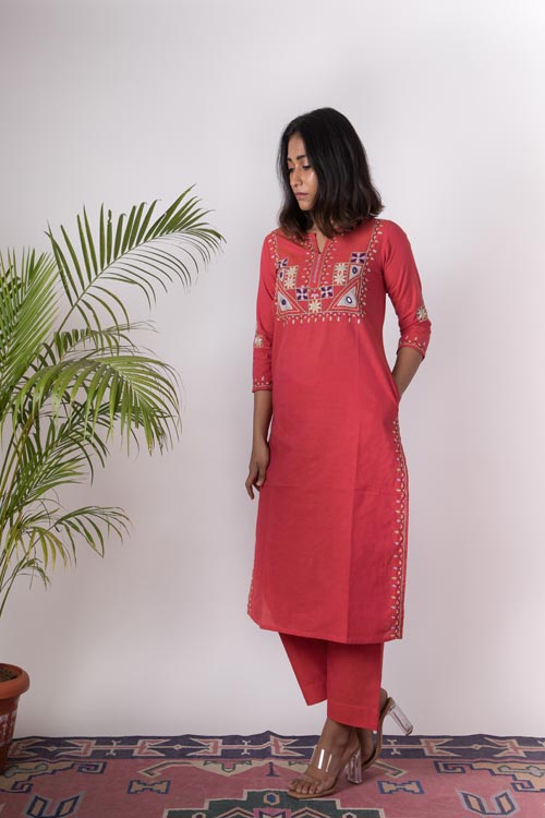 Urmul 'Kalbiliya' Hand Embroidered Cotton Kurta Pant Set (2Piece Set) kurta and pant