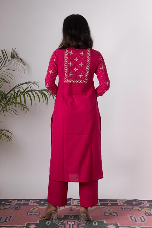 Urmul 'Dholamaru' Hand Embroidered Cotton Kurta Pant Set (2Piece Set)