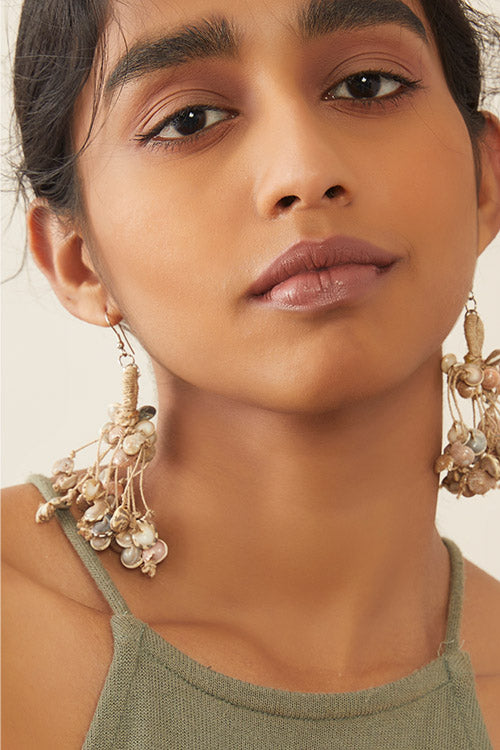 Whe Long Jute Shell Tassel Earring