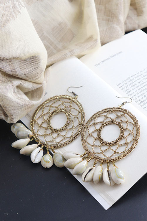 Whe Crochet Shell Earring