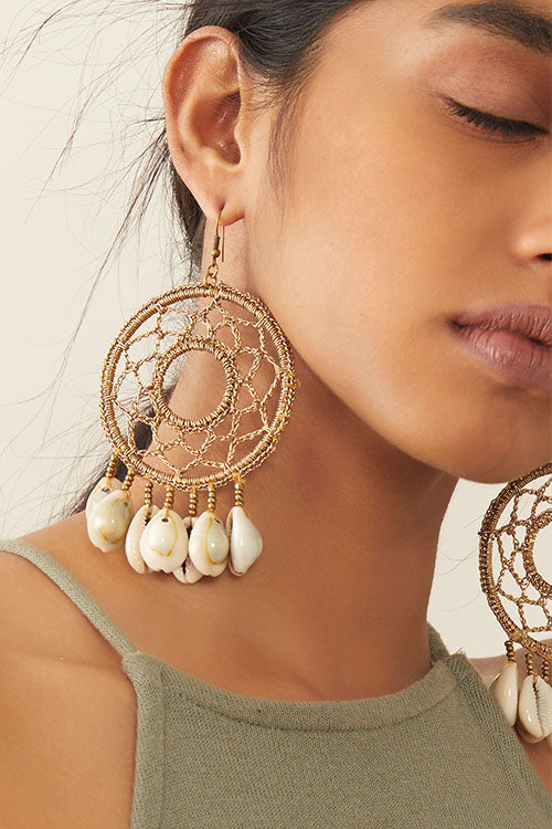 Whe Crochet Shell Earring