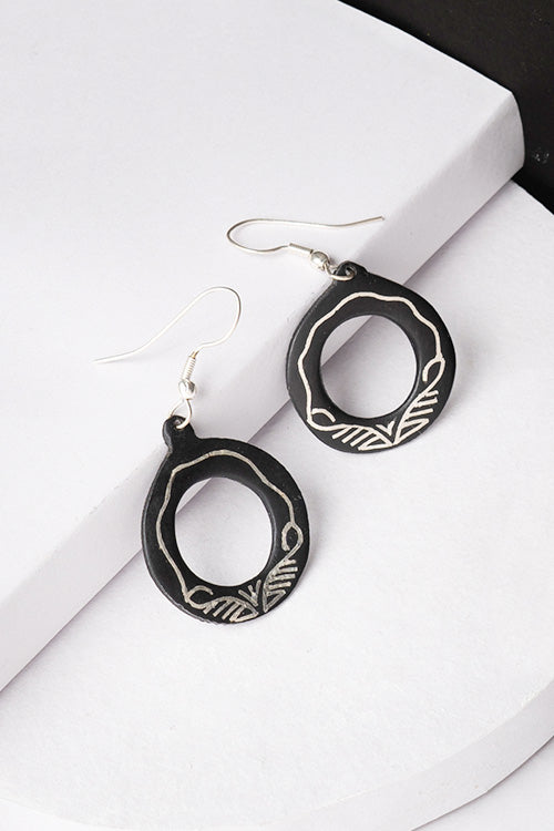 Whe Handmade Bidri Pure Silver Inlay Round Dangler