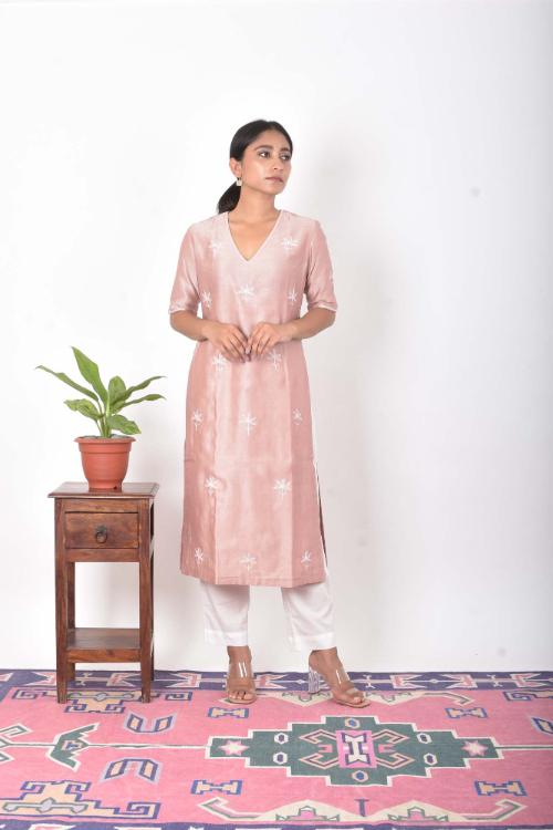 Urmul 'diti' Hand Embroidered soft peach cotton chanderi kurta