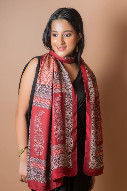 Pure Silk Bagh Printed Stole - Floral Chain