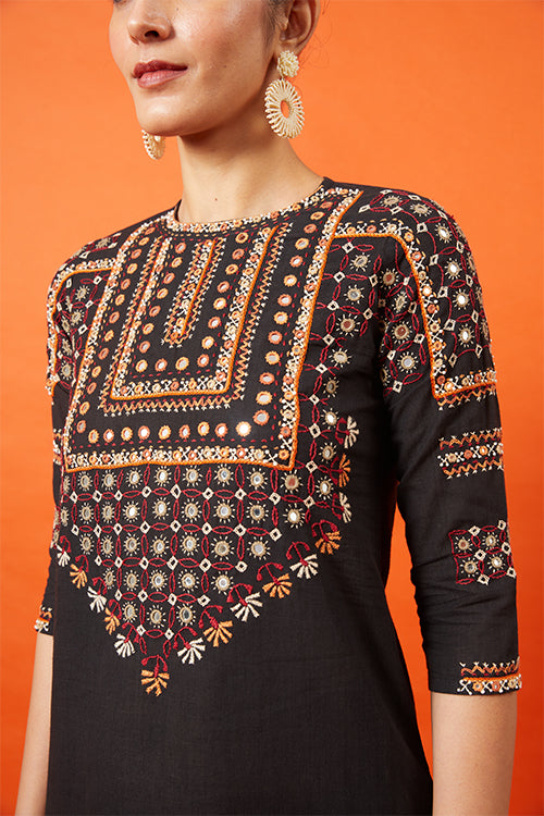 Midnight Glimmer Kutch Embroidered Kurti Pant Set With Dupatta Online