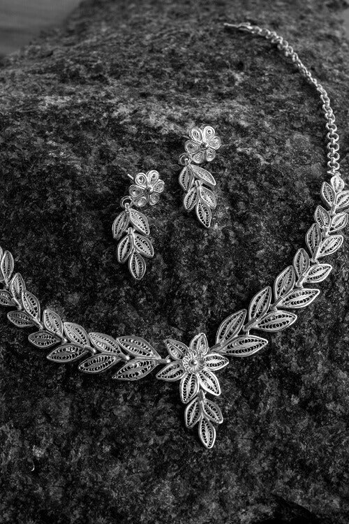 Buy Silver Linings Classy Handmade Silver Filigree Necklace Set Online –  Okhaistore