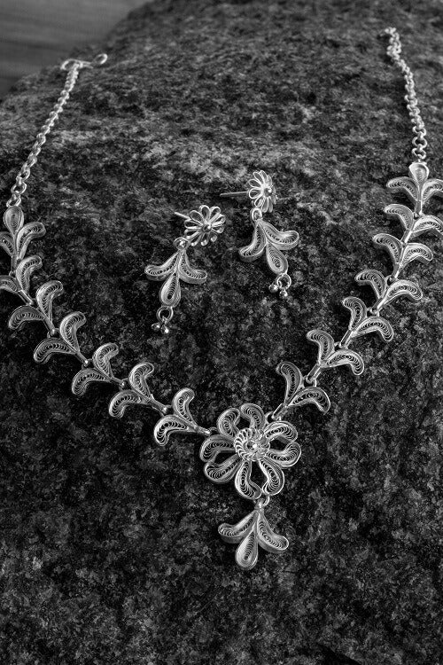 Silver Linings Floral Handmade Silver Filigree Necklace Set Online