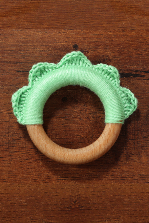 Plumtales "Croceht Ruffle " Handmade Wooden Teether Ring Pistachio