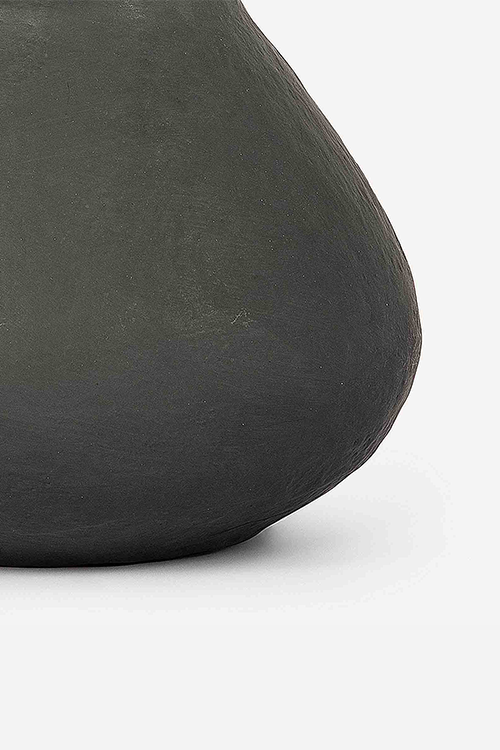 Ikai Asai - Rotund Noir Vase