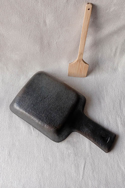 Terracotta by Sachii Longpi Black Pottery Skillet Square